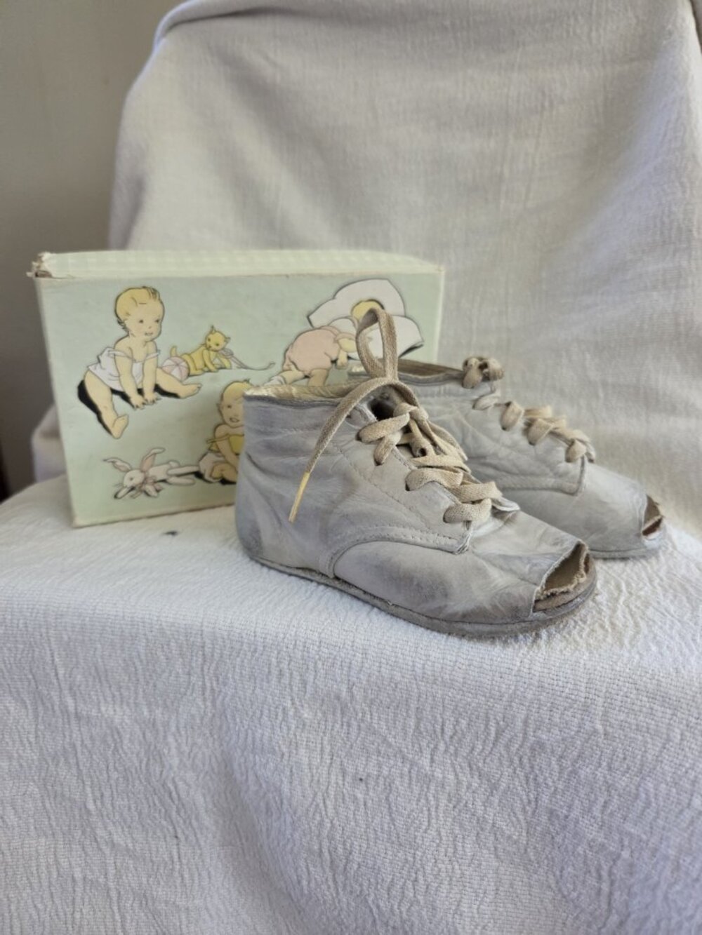White Blue Leather Baby Booties Pair Vented Toe Infant Vintage w/box